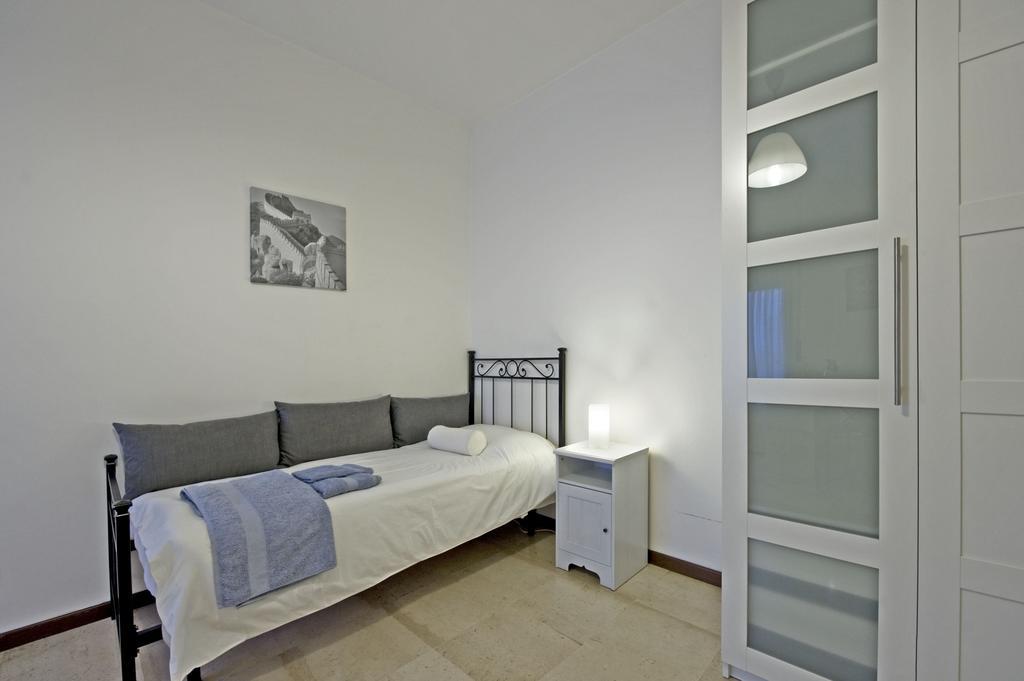 Apartment Chiesarossa Milan Room photo